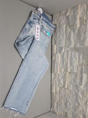 DAZE Women's Light Wash Straight Leg Jeans
